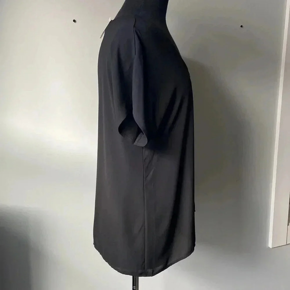 Lush | Short Sleeve Scoop Neck Top - Picture 2 of 5